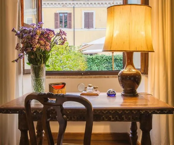 Palazzo Berardi: Renaissance Downtown Luxury Rzym
