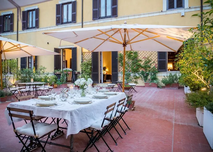 Palazzo Berardi: Renaissance Downtown Luxury Rzym