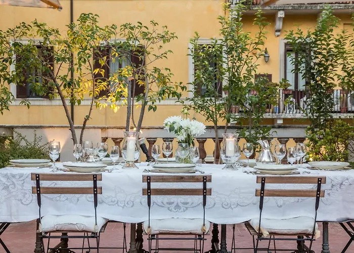 Palazzo Berardi: Renaissance Downtown Luxury Rzym